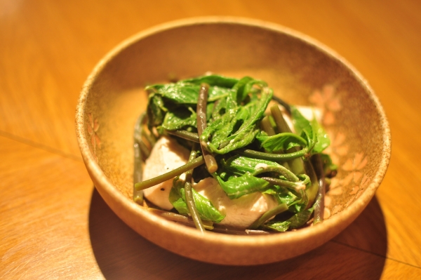 山菜、こしあぶら　こしあぶらと鶏ささみの和え物