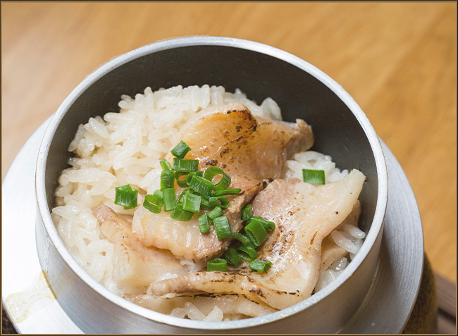 イベリコ豚カルビ釜飯